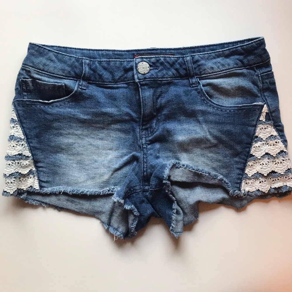 Denim shorts with lace!